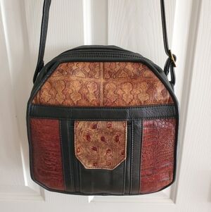 D’Onofrio Handcrafted Leather Crossbody Bag Croc Embossed in Black and Brown